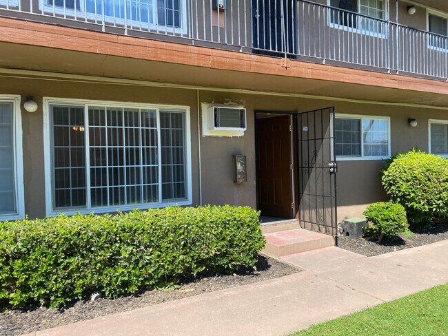 Building Photo - Welcome to SkyView Villa & Somerset Apartments!