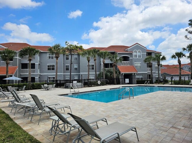 Building Photo - 18001 Richmond Pl Dr