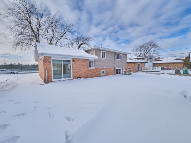 Building Photo - 8229 S 76th Ave