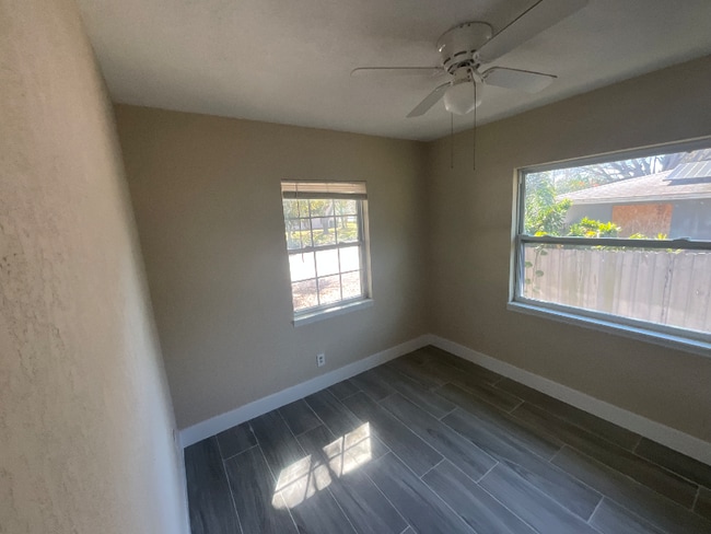 Building Photo - 32 8th Ave SE