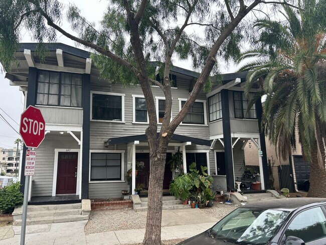 Foto del edificio - 647 W 4th St