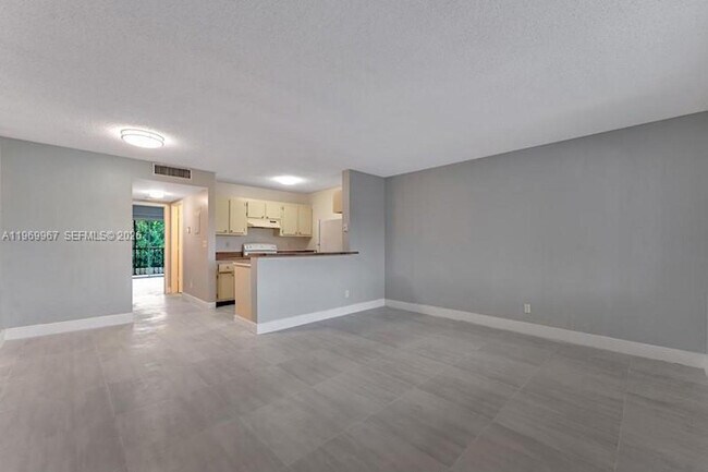 Foto del edificio - 1430 Meadows Cir W