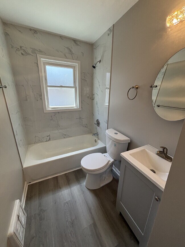 Foto del edificio - 4 Bedroom house in Gary!