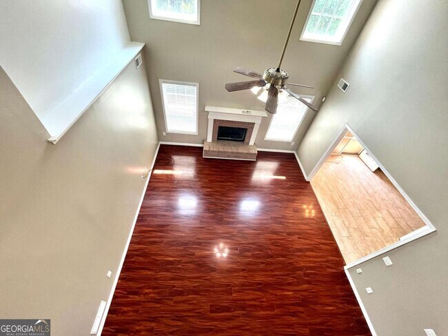 Foto del edificio - 1321 Webb Farm Ln