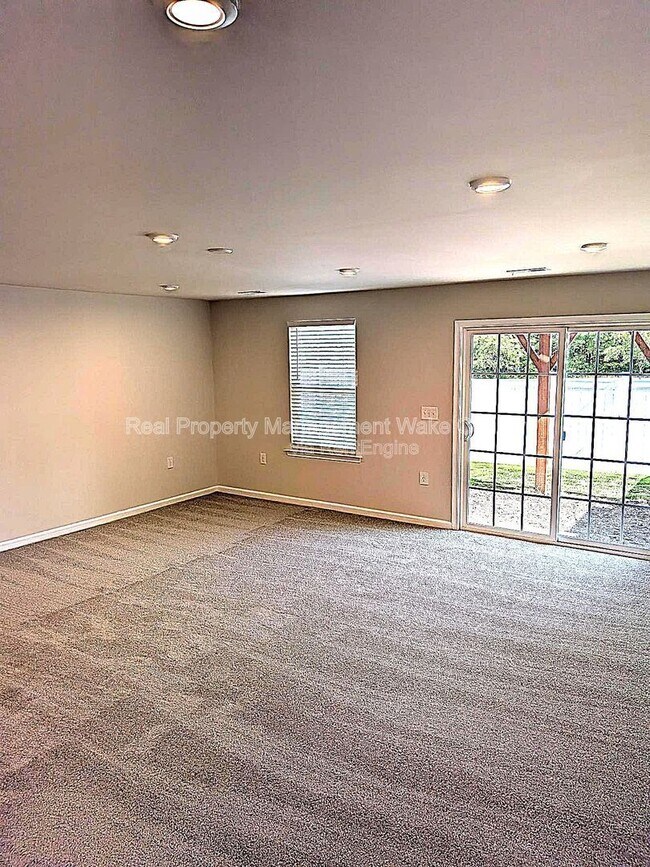 Building Photo - 6608 Pathfinder Wy