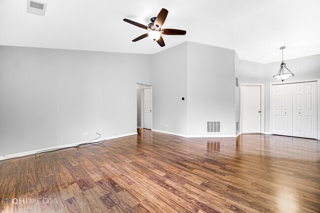 Foto del edificio - 215 Norfolk Ct