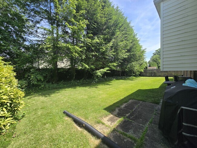 Foto del edificio - Spacious 4 Bedroom, 3 Bathroom Home in Close in Bethesda!!