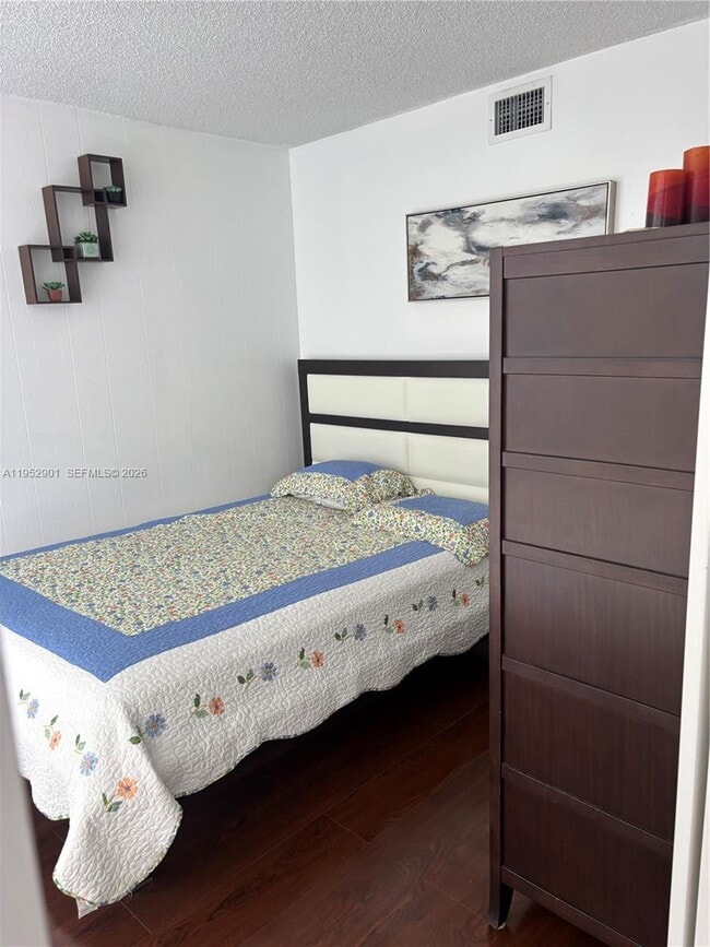 Foto del edificio - 800 Parkview Dr