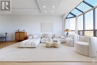 Building Photo - 255-255 The Donway W