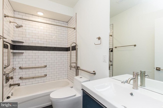 Building Photo - 4100 Ludlow St