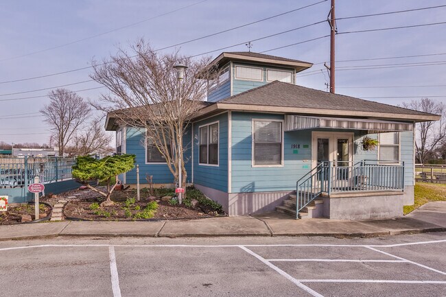 Casa club - Azalea Trail Apartments