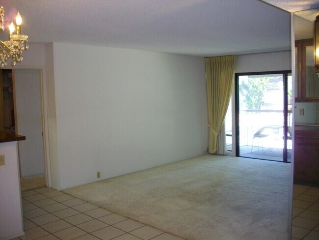 Building Photo - 12555 Oaks North Dr