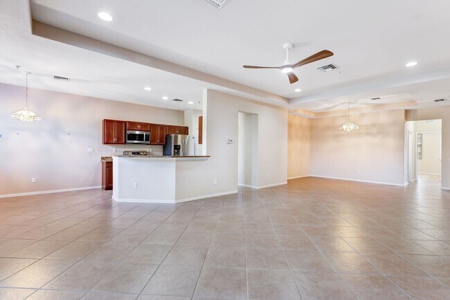 Foto del edificio - ** AVIANO AT NAPLES ** 3 BED / 2 BATH - CARRIAGE HOME - GARAGE - CENTRAL NAPLES - ANNUAL RENTAL