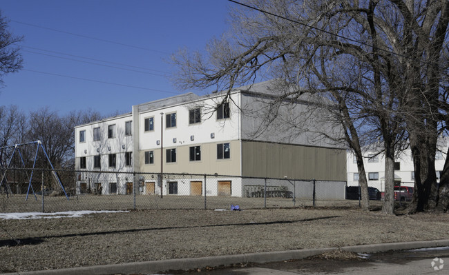 Building Photo - 1725 1/2 N Kansas St