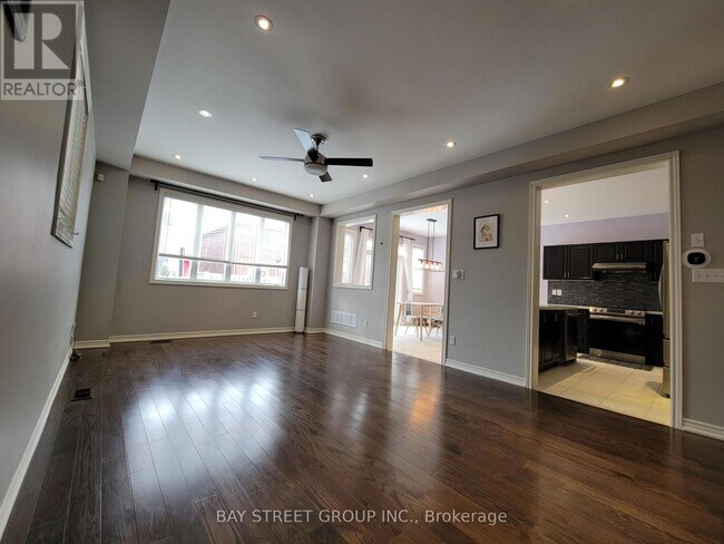 Building Photo - 95 Win Timbers Cres