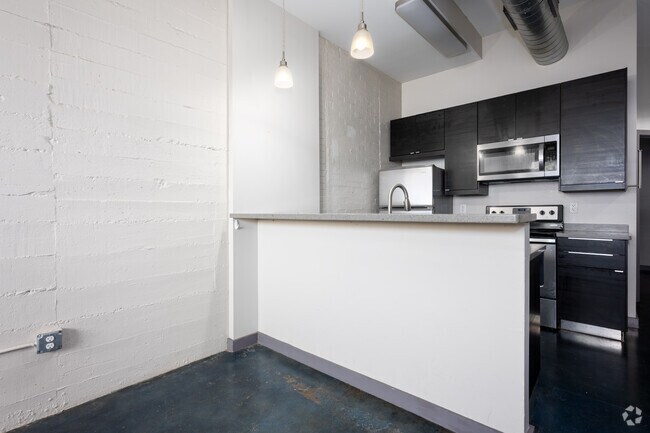 1 dormitorio, 1 baño - 575 pies cuadrados - Comedor - 631 Campbell Ave LLC - Residential
