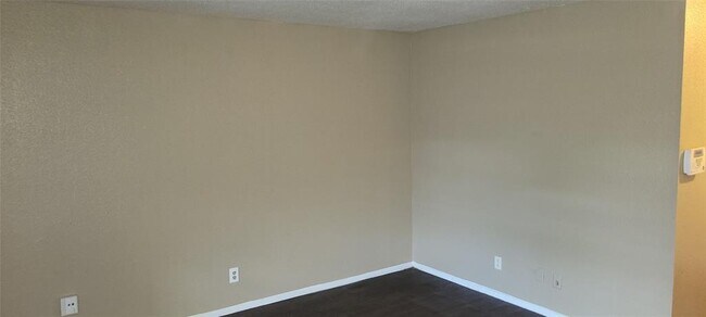Foto del edificio - 6200 W Tidwell Rd