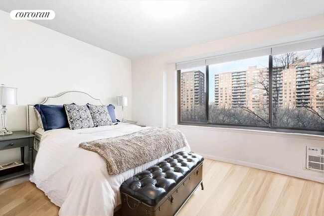 Building Photo - 372 Central Prk W