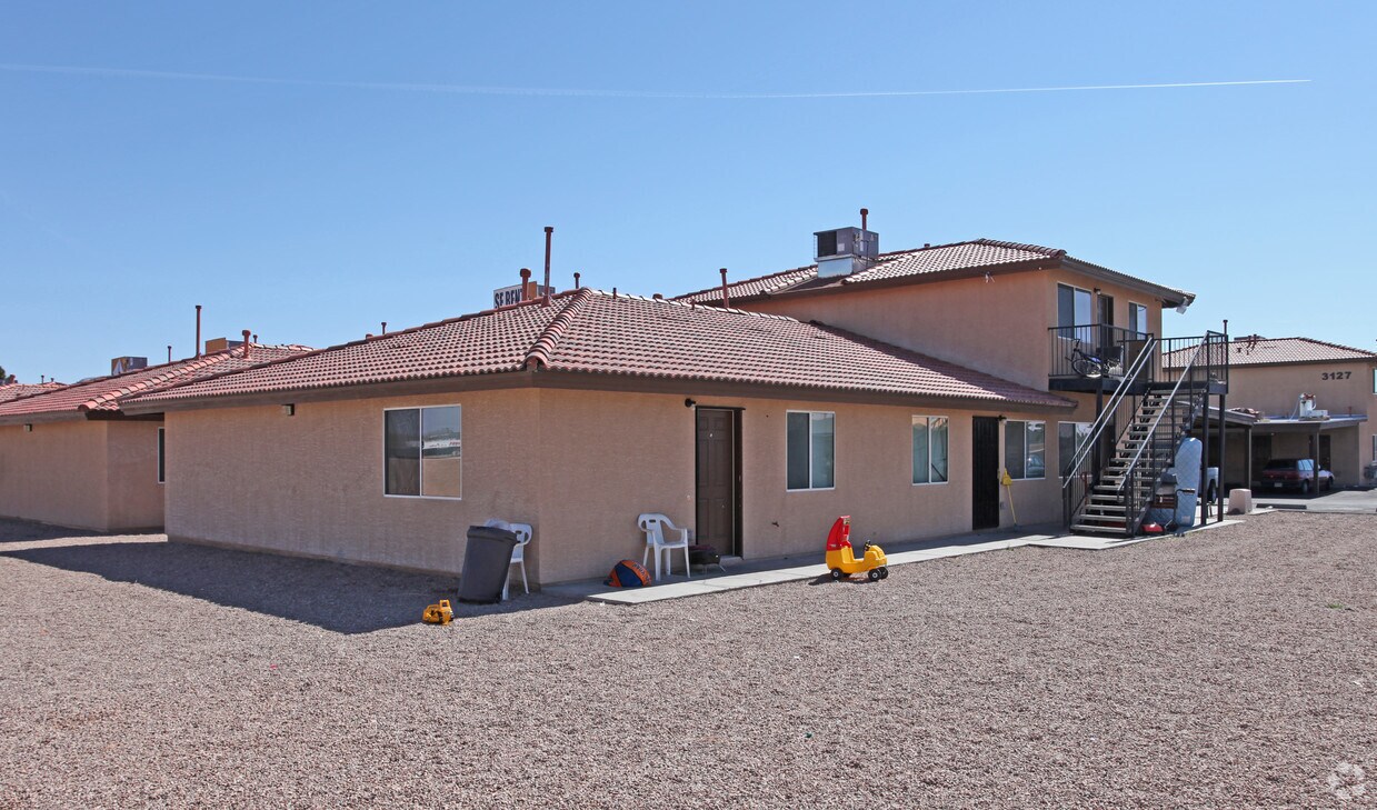 Primary Photo - 3129 N Walnut Rd