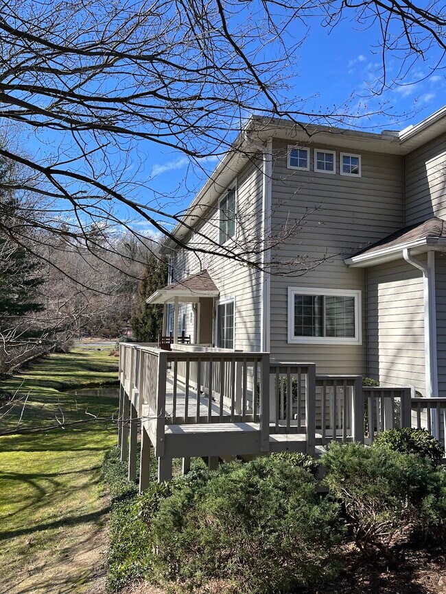 Foto del edificio - 106 Grist Mill Drive - Spacious home in Ha...