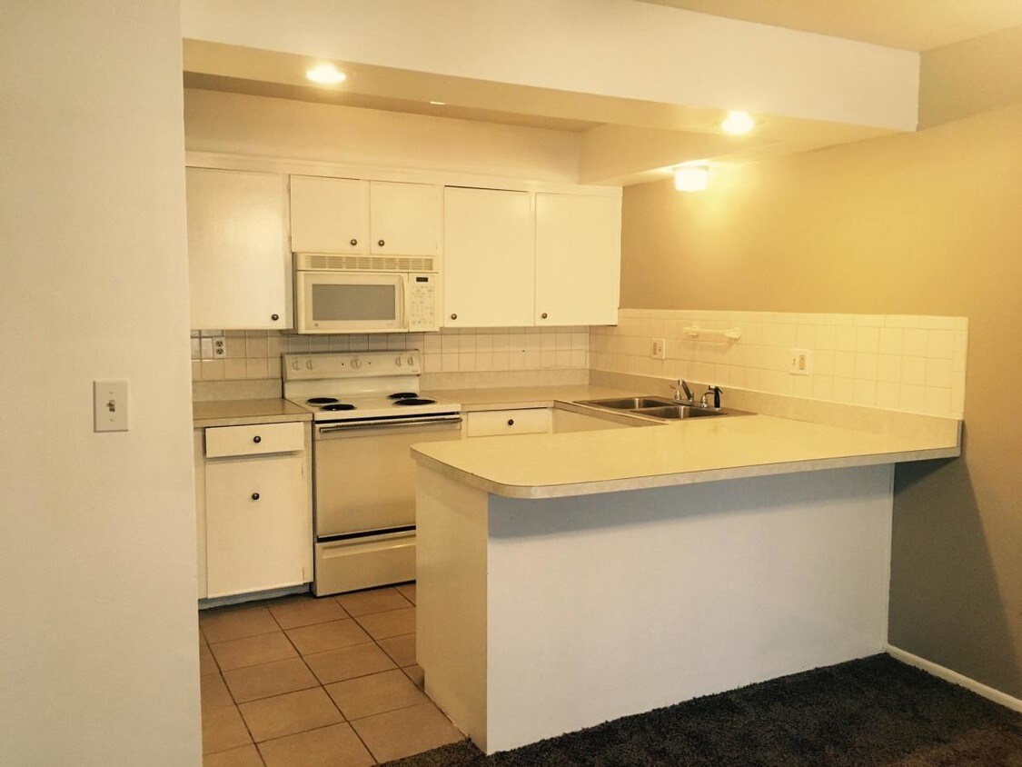 6307 Ash Ave Unit 3, Raytown, MO 64133 Room for Rent in Raytown, MO