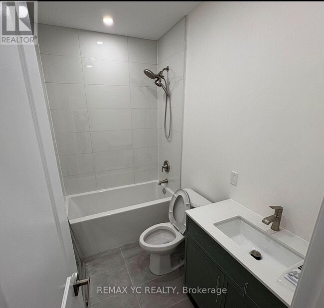Photo du bâtiment - 673-673 Danforth Ave