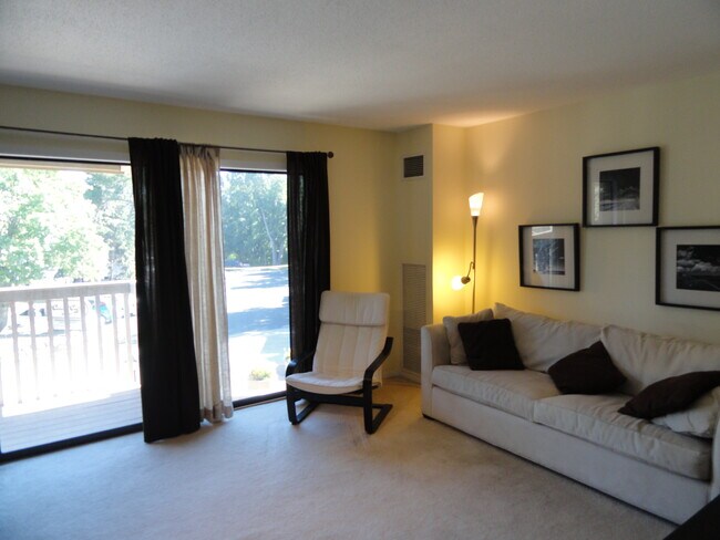 Foto del edificio - 9400 Old Cedar Ave S