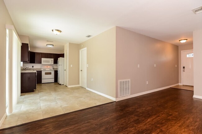 Building Photo - 4828 Cypress Tree Dr