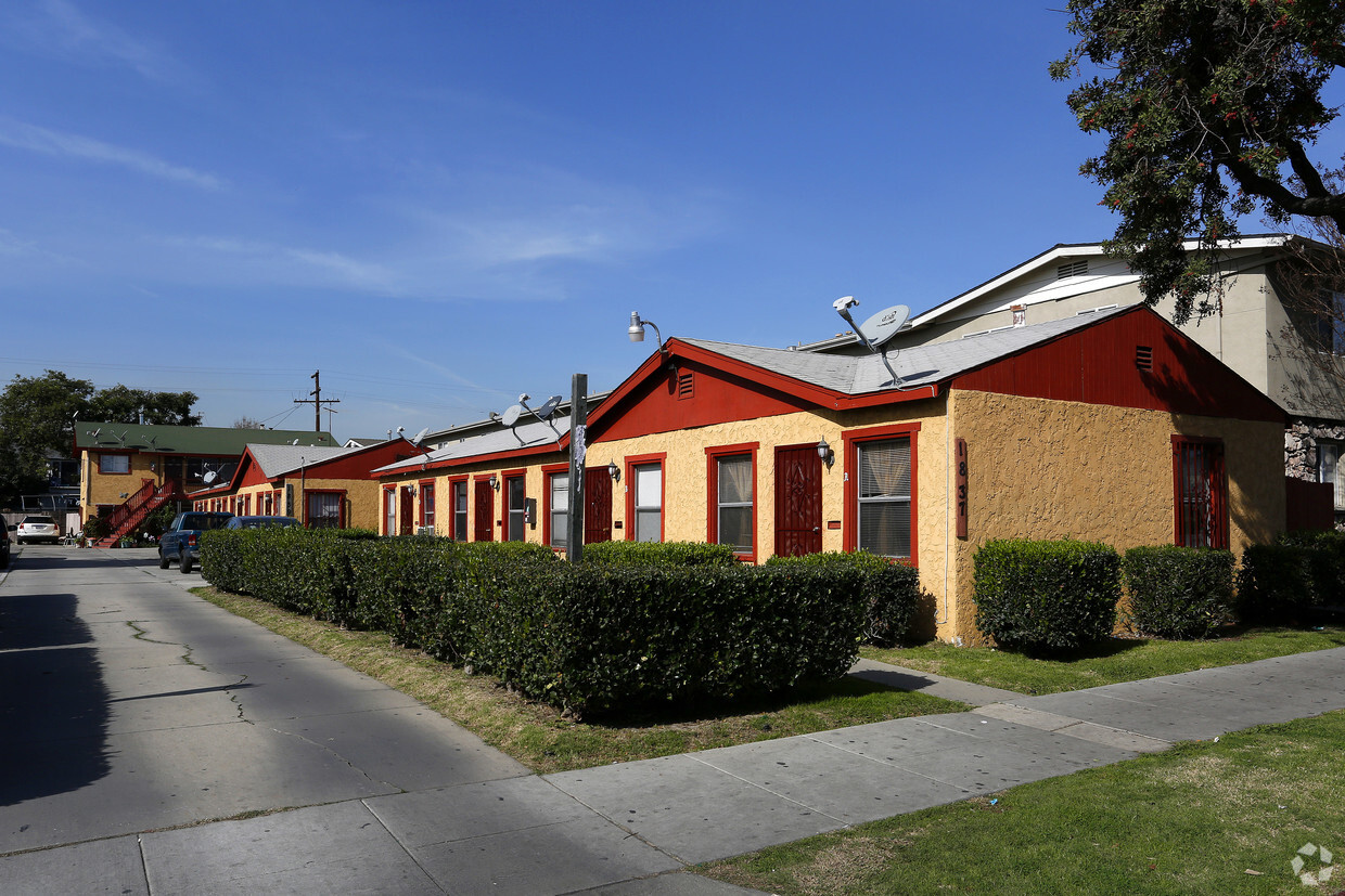 Primary Photo - Cedar Ave. Apartments