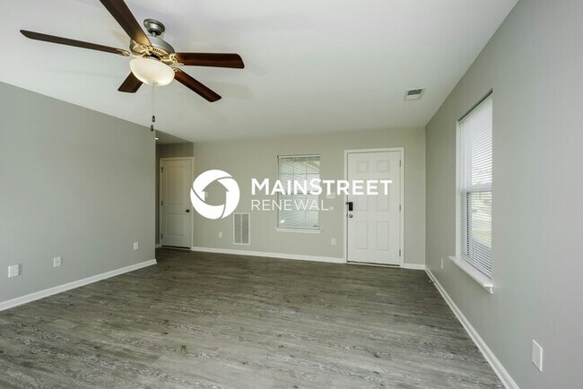 Building Photo - 4 Bedroom Pet-Friendly Home in Lexington, KY with Main Street Renewal