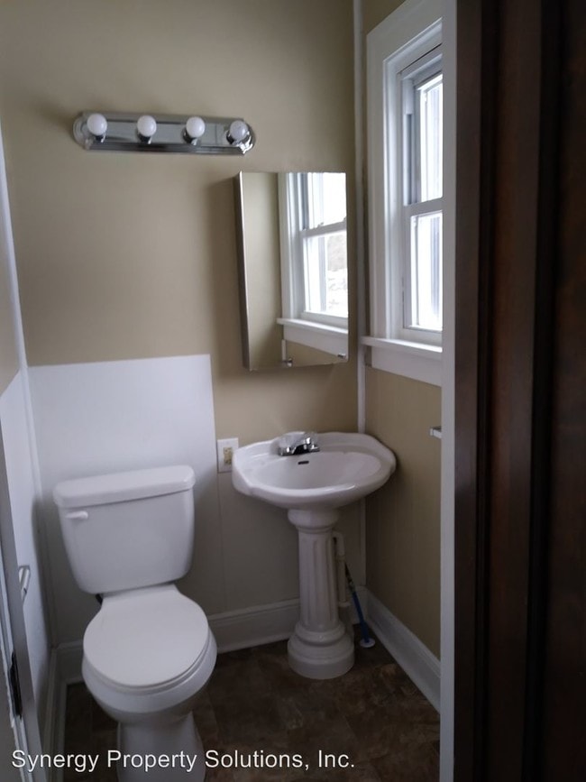 Building Photo - 5 br, 1.5 bath House - Grand Blvd 44