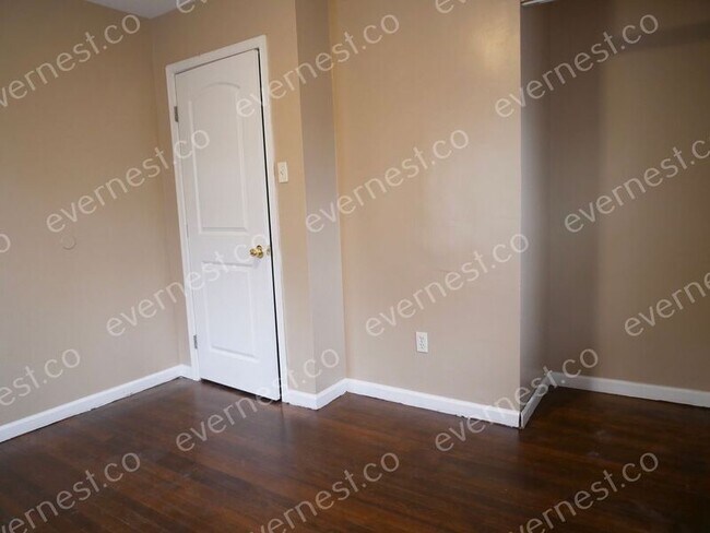 Building Photo - 301 Labrook Dr