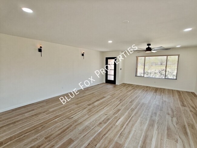 Building Photo - 5440 W Placita De La Promesa