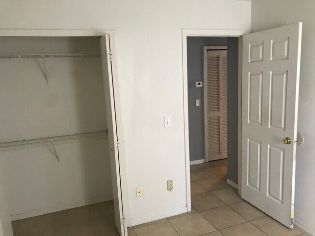 Foto del edificio - 513 Seasons Ct