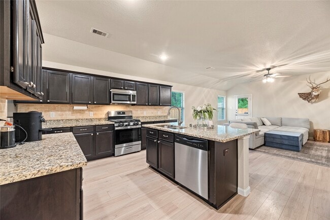 Foto del edificio - 9703 Paloma Creek Dr