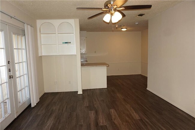 Foto del edificio - 732 E Pecan St