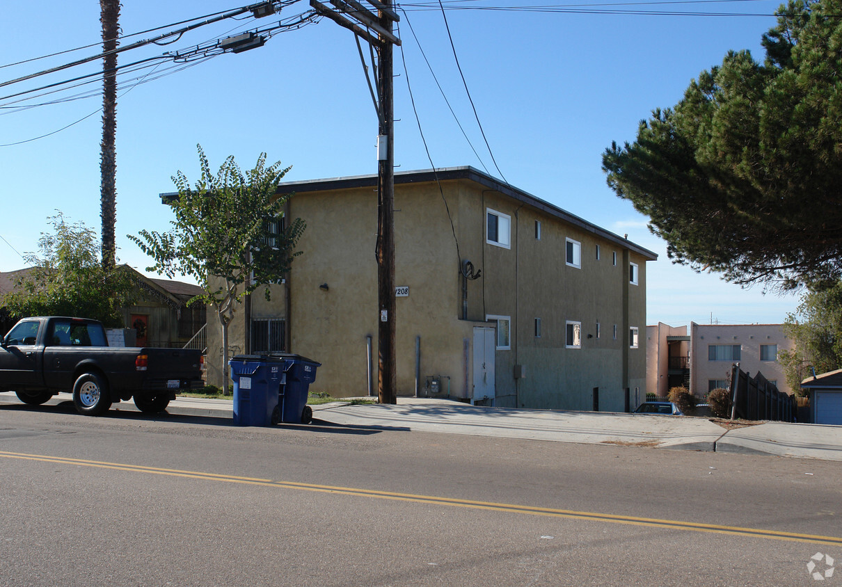 Building Photo - 1208 5th Ave
