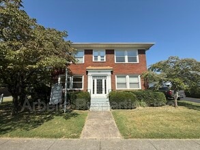 Building Photo - 707 E Unaka Ave
