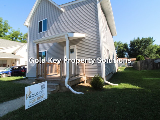 Building Photo - Beautifully Updated 3 BR 2 BA House in Alexandria (NO SECTION 8)