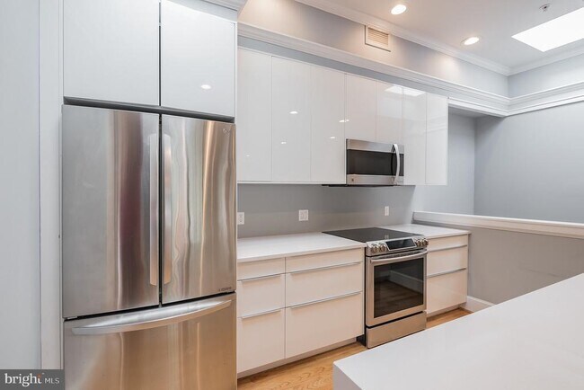 Foto del edificio - 1351 Wisconsin Ave NW