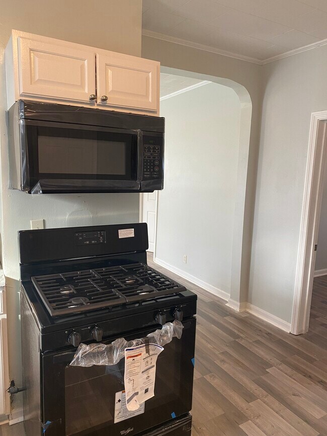 Building Photo - 182 Quequechan Street, Unit 3