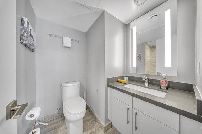 Building Photo - 162 Cumberland St