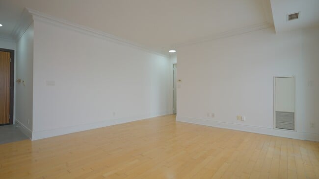 Photo du bâtiment - H-60-LP60 S Town Centre Blvd