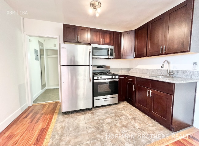 Building Photo - 6871 Franklin Ave