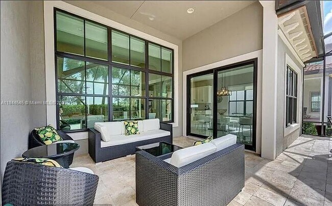 Foto del edificio - 8855 Watercrest Cir W