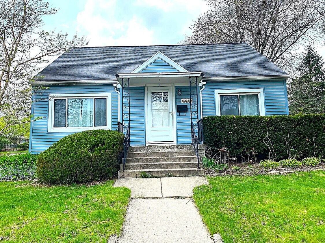 Primary Photo - Now Leasing! Charming Home in One of Madis...