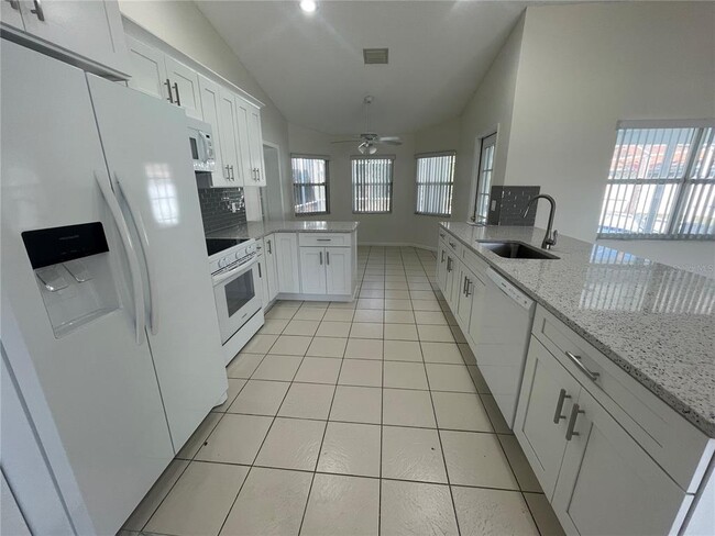 Building Photo - 9 Birchwood Pl