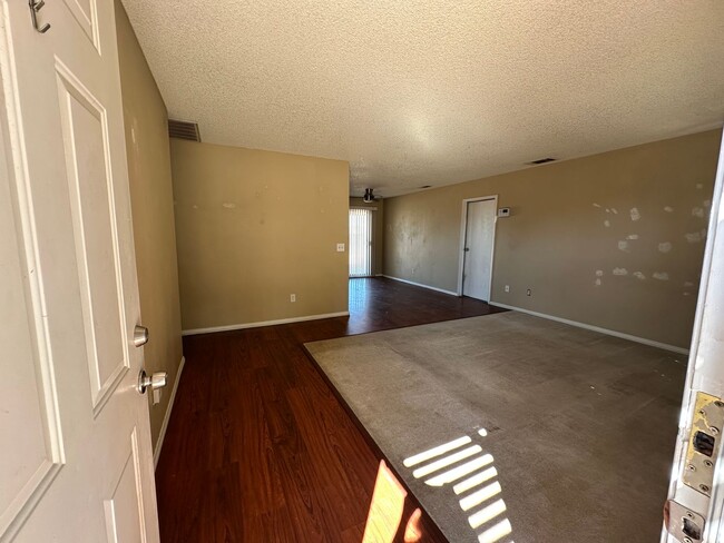 Foto del edificio - 21058 Wisteria St