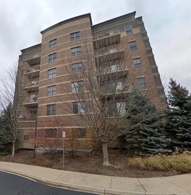Building Photo - 125 Lakeview Dr