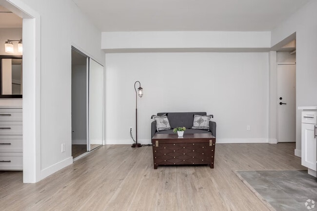Interior Photo - 6500 Yucca Street